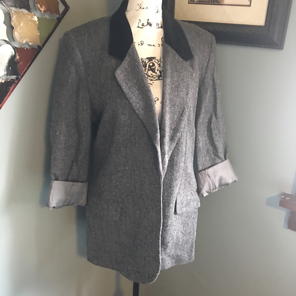 CLEAN OUT! Gone on 9/15! Jaclyn Smith blazer